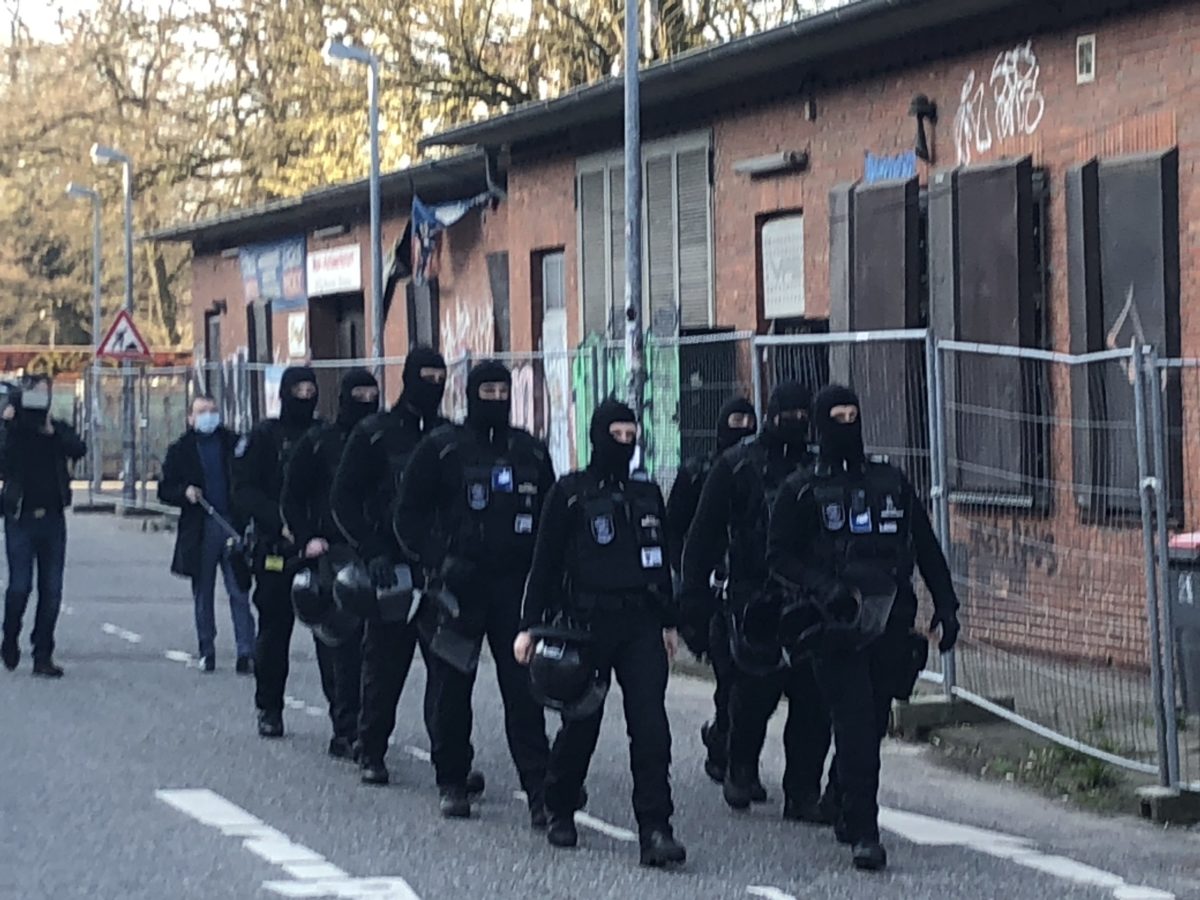 Martialischer Aufmarsch fürs Paulihaus: Friedlicher Protest soll kriminalisiert werden